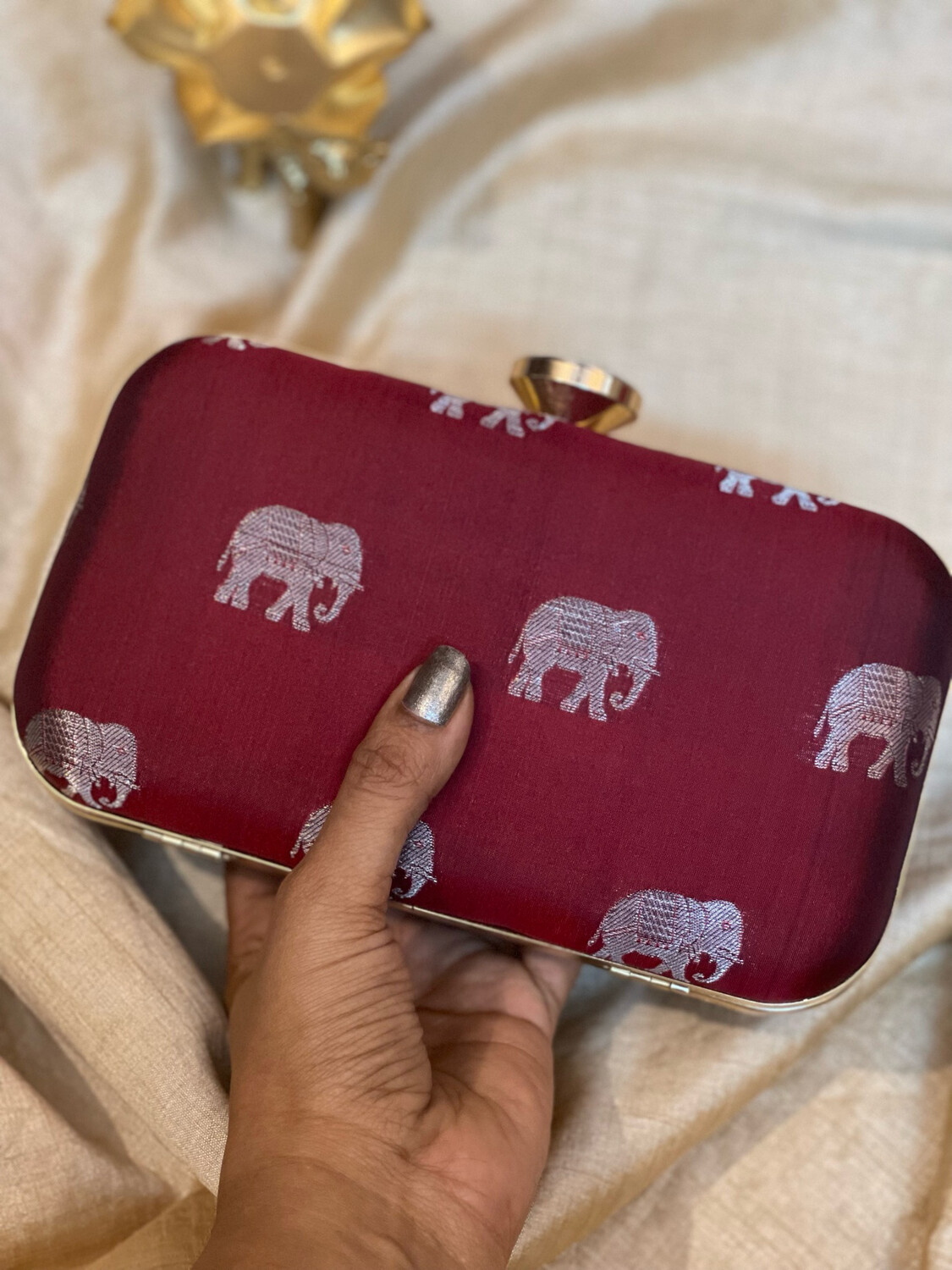 Silver Elephant Akarku