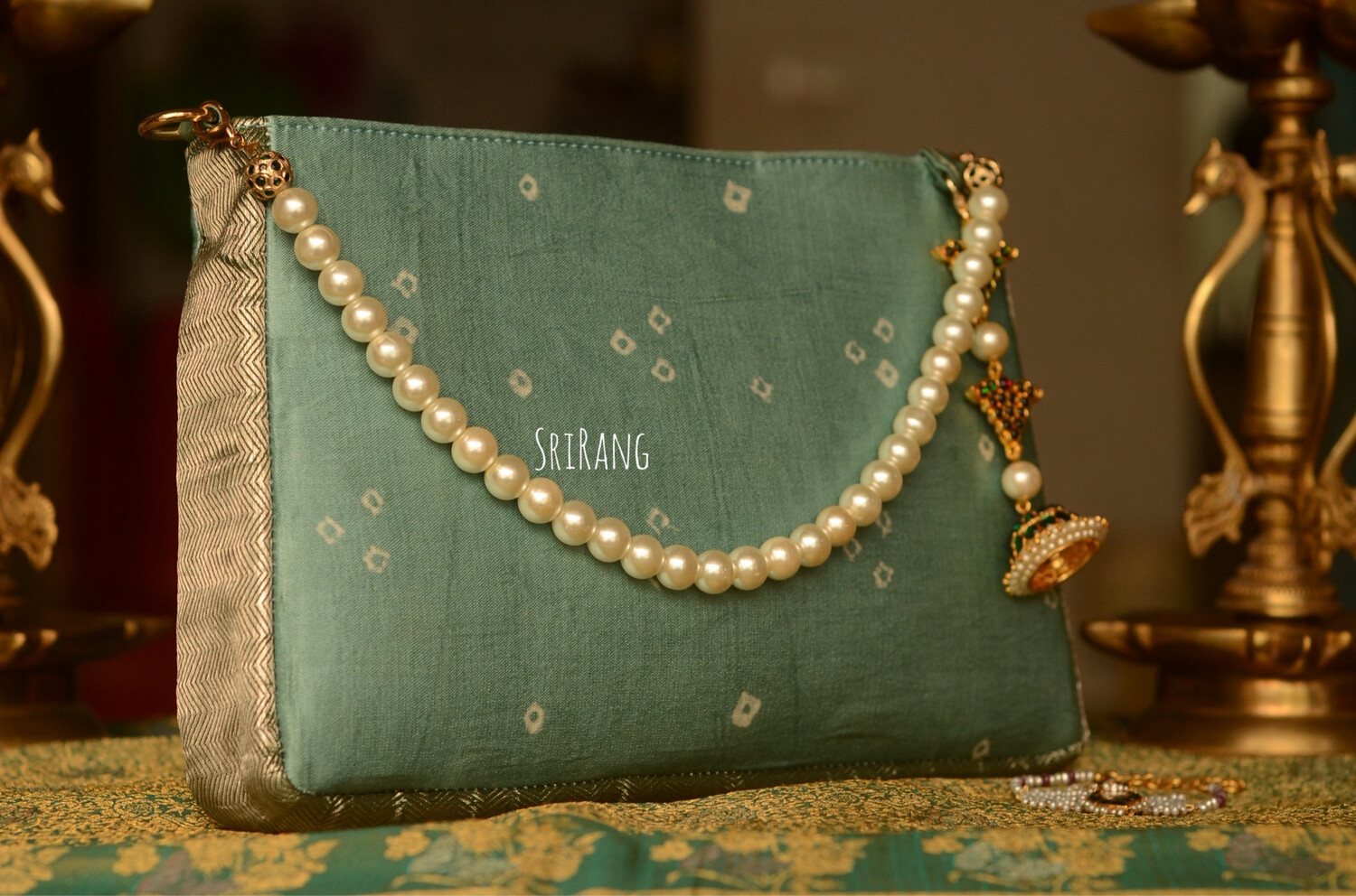 Shy Green Bandhini