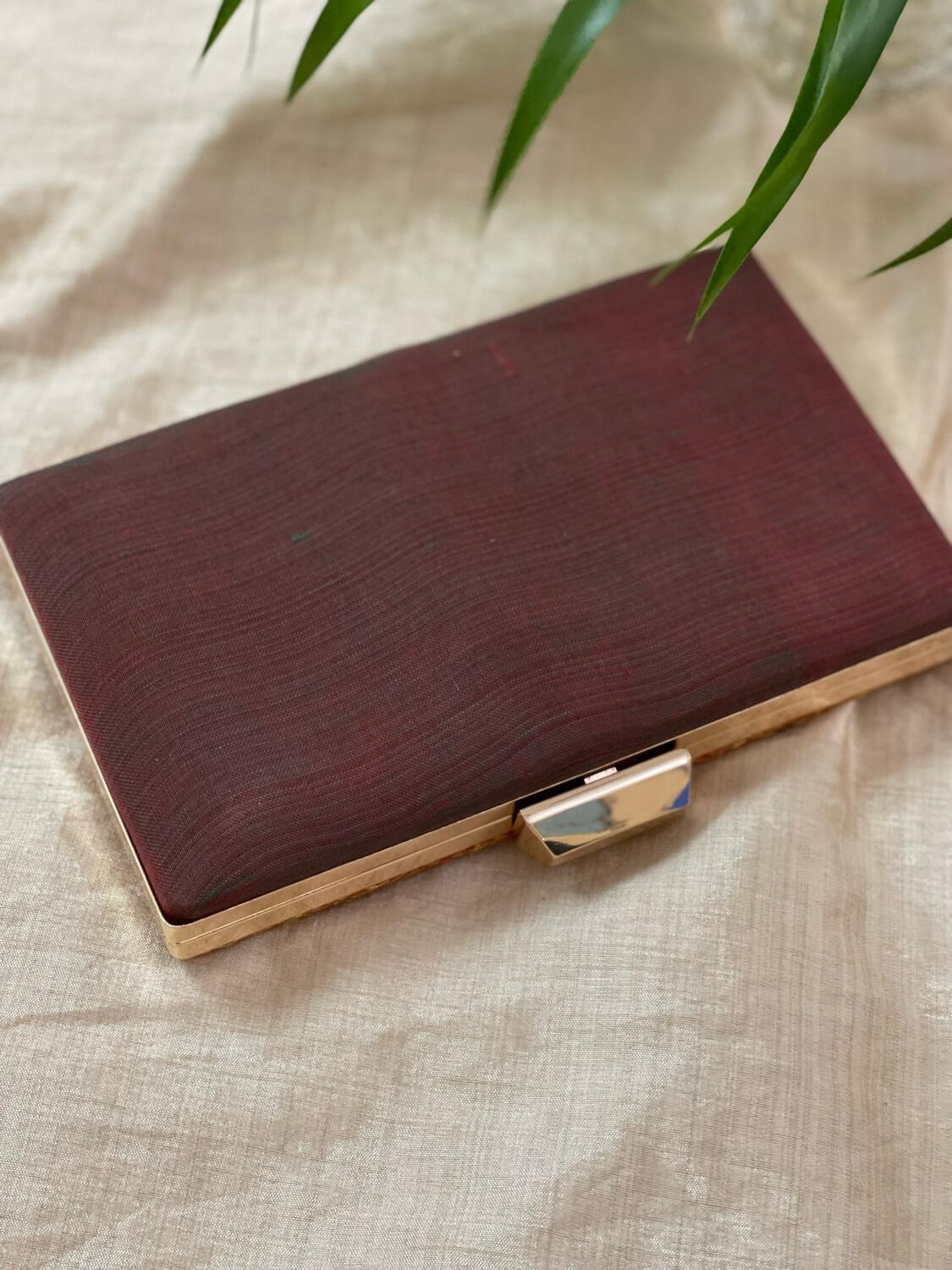Mayil Kaan Mangalgiri Clutch
