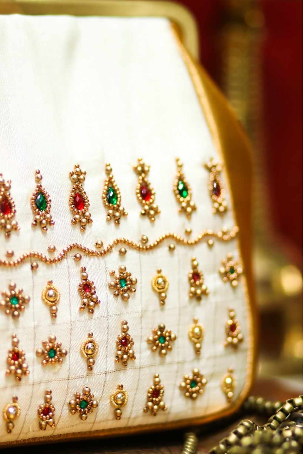 Aari Ivory With Gold Tissue On Side