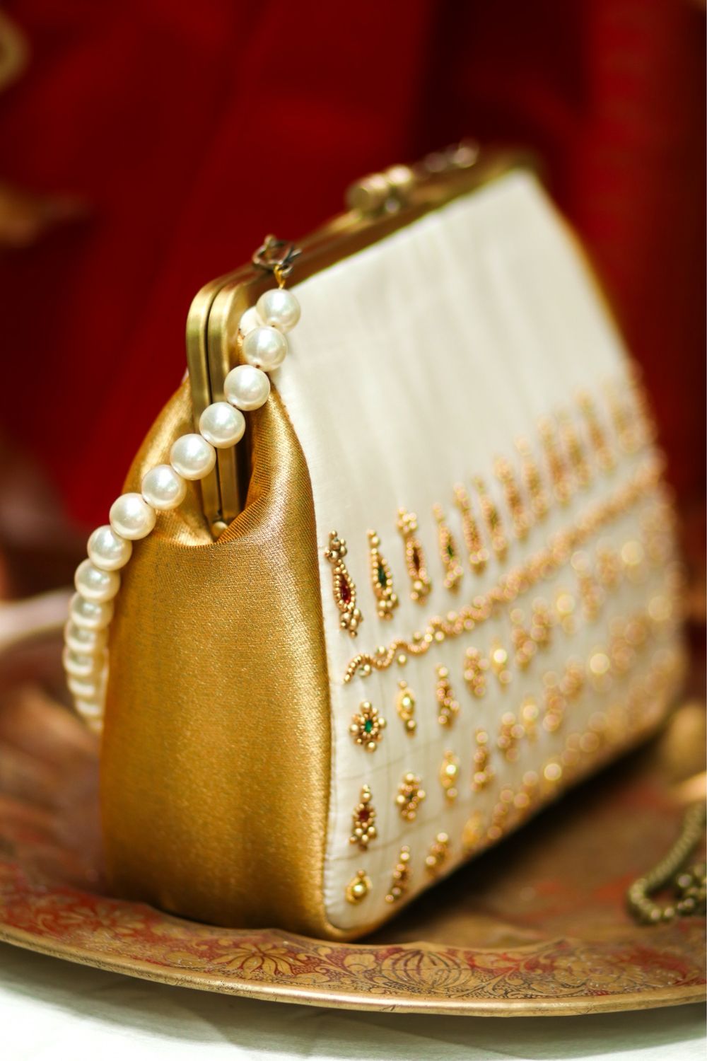 Aari Ivory With Gold Tissue On Side