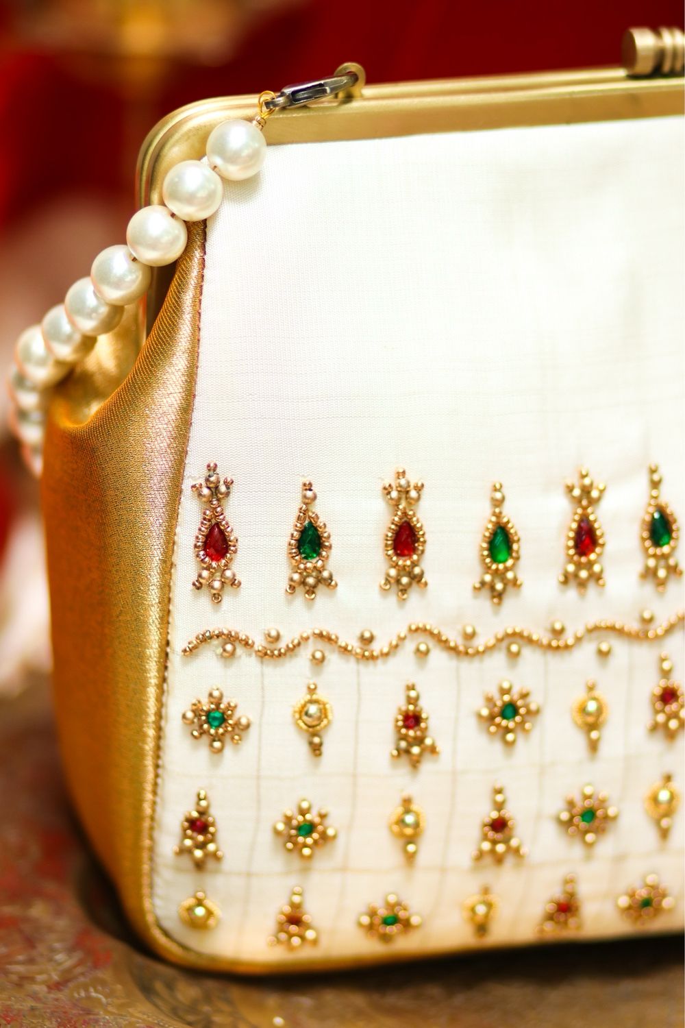 Aari Ivory With Gold Tissue On Side