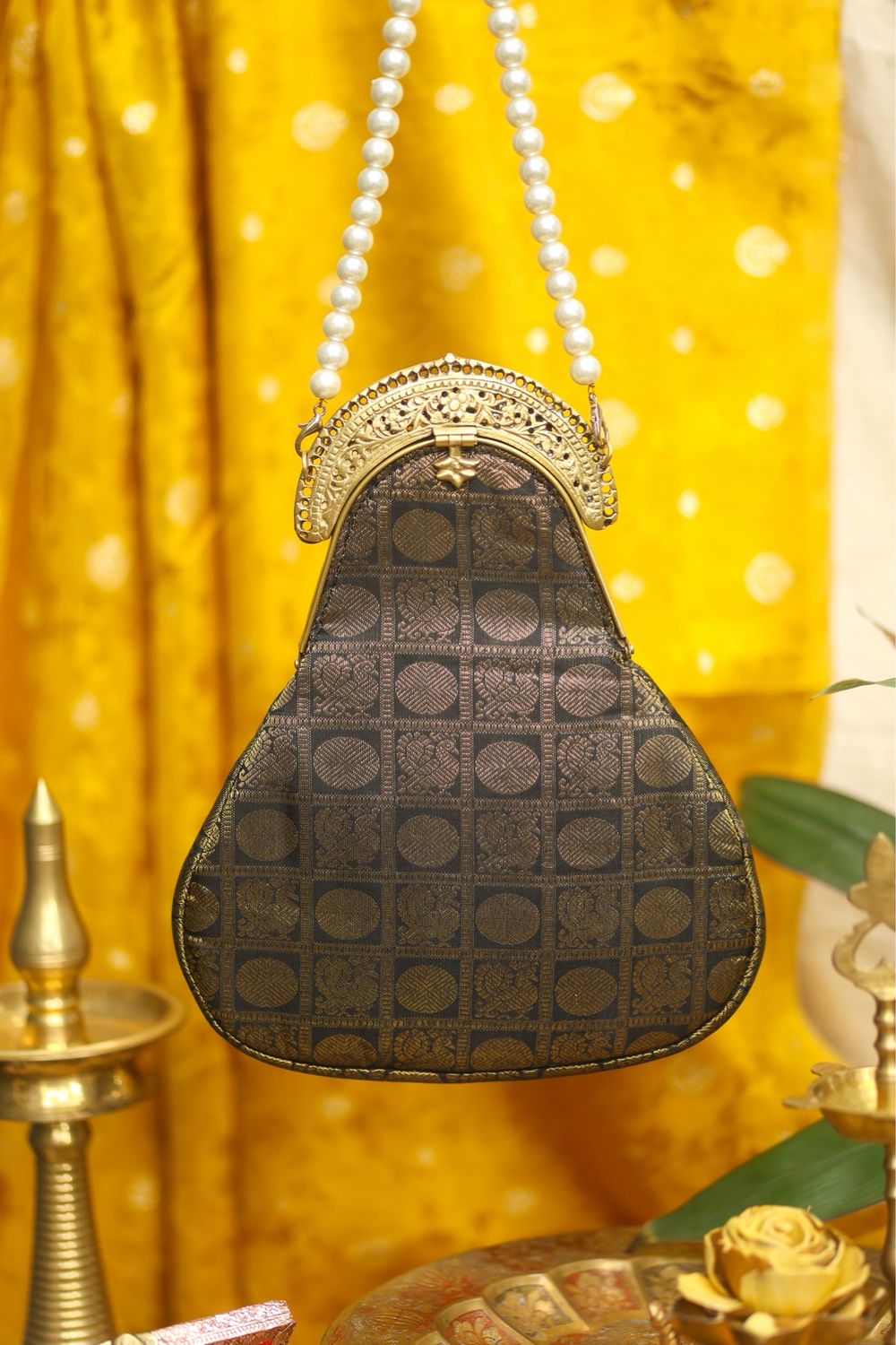 Black Mayil Chakra Nangai