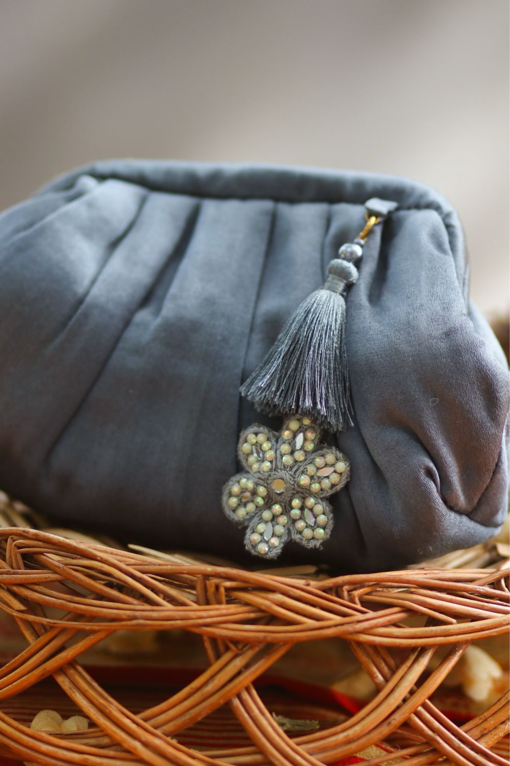 Grey Satchel Kutni