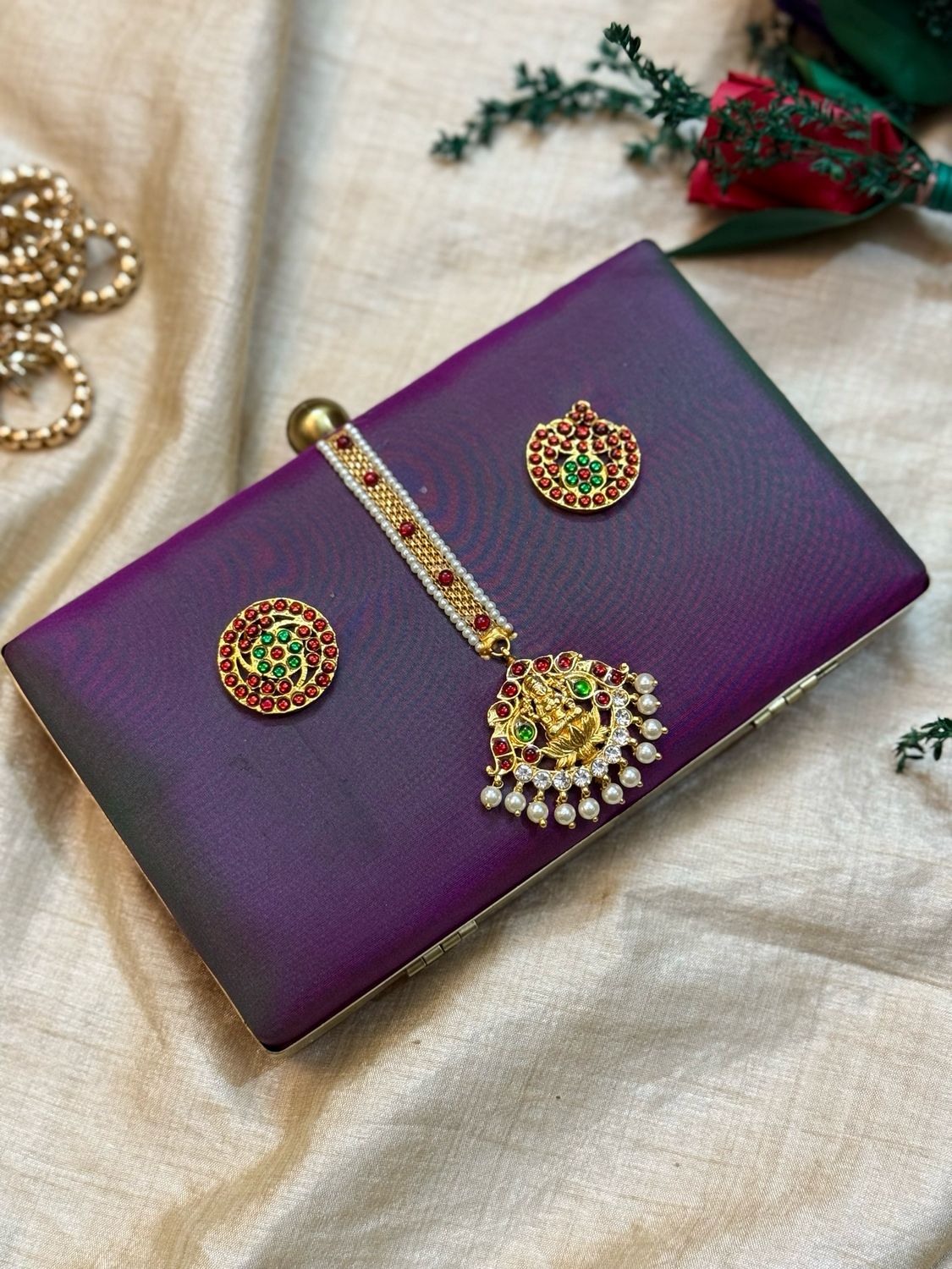 Vazhaipoo Color Nethichutti