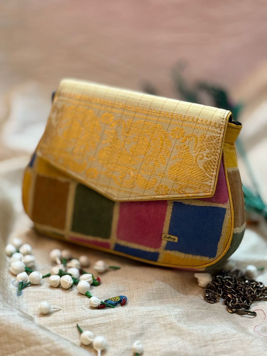 Natural Kalamkari Sugudi With Off White Flap