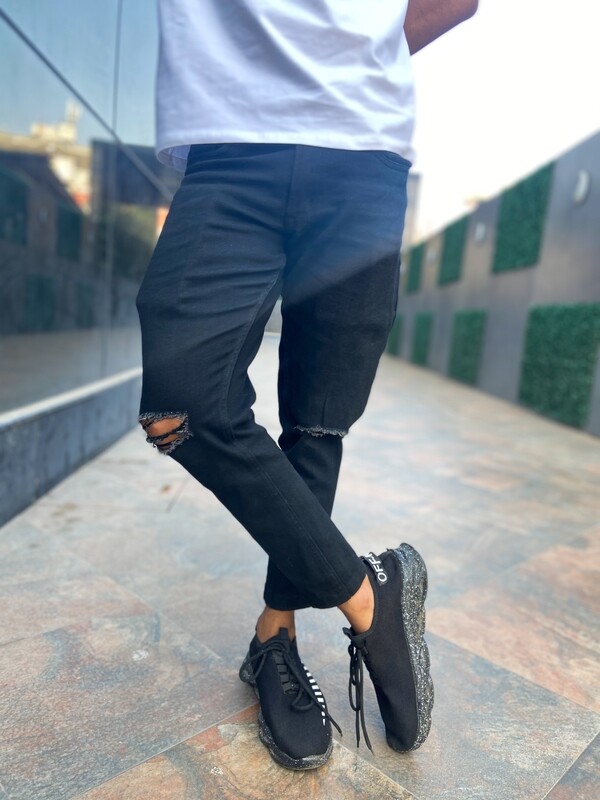 Men Black Slim Tapered Jeans