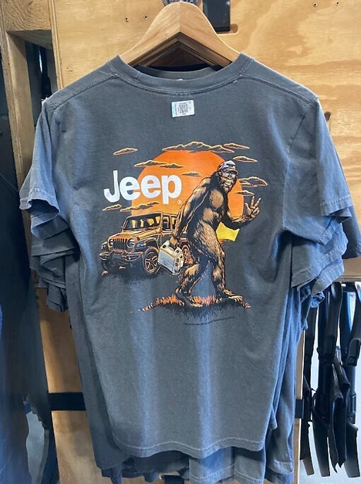 Jeep T-shirt - Squatch Your Step 