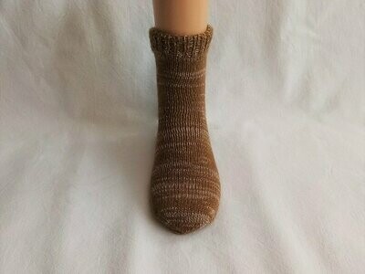 Goldbraun Bastbeige