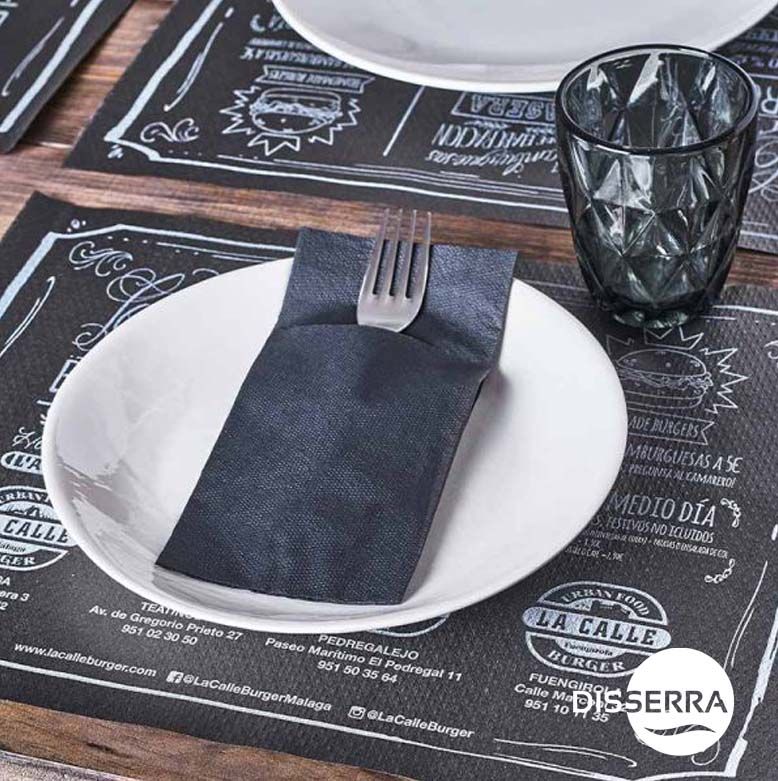 Servilleta de papel 2 capas plegado Kangarro (Canguro) en color negro de 40x40 cm (Caja 960 unidades). Son servilletas punta punta mas resistentes y cuerpo que una servilleta convencional. Servilleta de papel 2 capas plegado Kangarro (Canguro) en color negro de 40x40 cm (Caja 960 unidades). Son servilletas punta punta mas resistentes y cuerpo que una servilleta convencional.