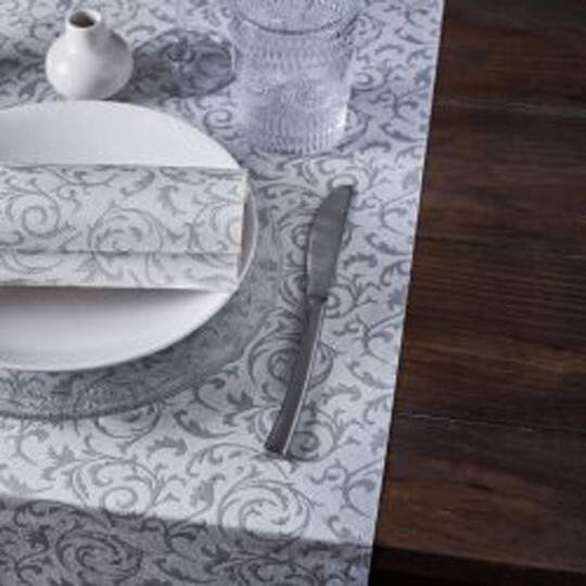 Mantel Airlaid Blanco Florencia gris, rollo 1,20x25 metros. Mantel que parece tela con diseño Florencia. Tienen un tacto muy similar a la tela con la ventaja de ser más baratos.