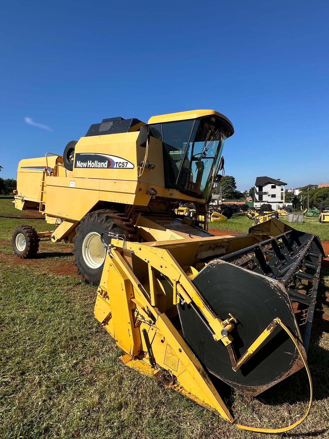 ​Cosechadora New Holland TC 57 2.006