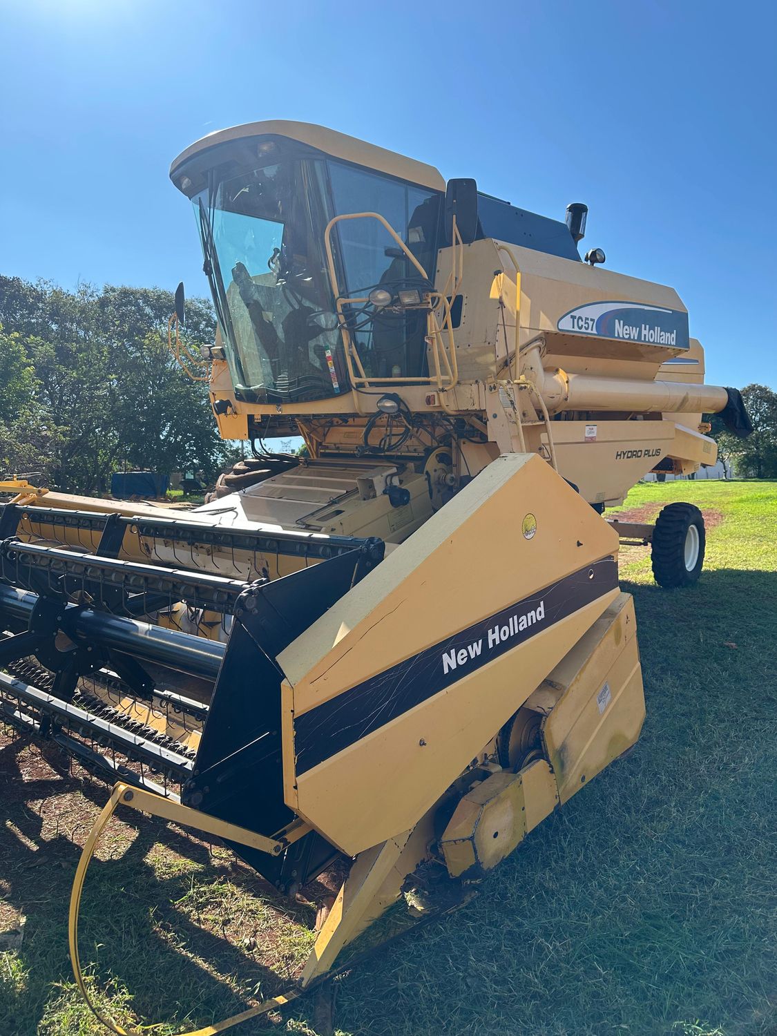 ​Cosechadora New Holland TC 57 2.006