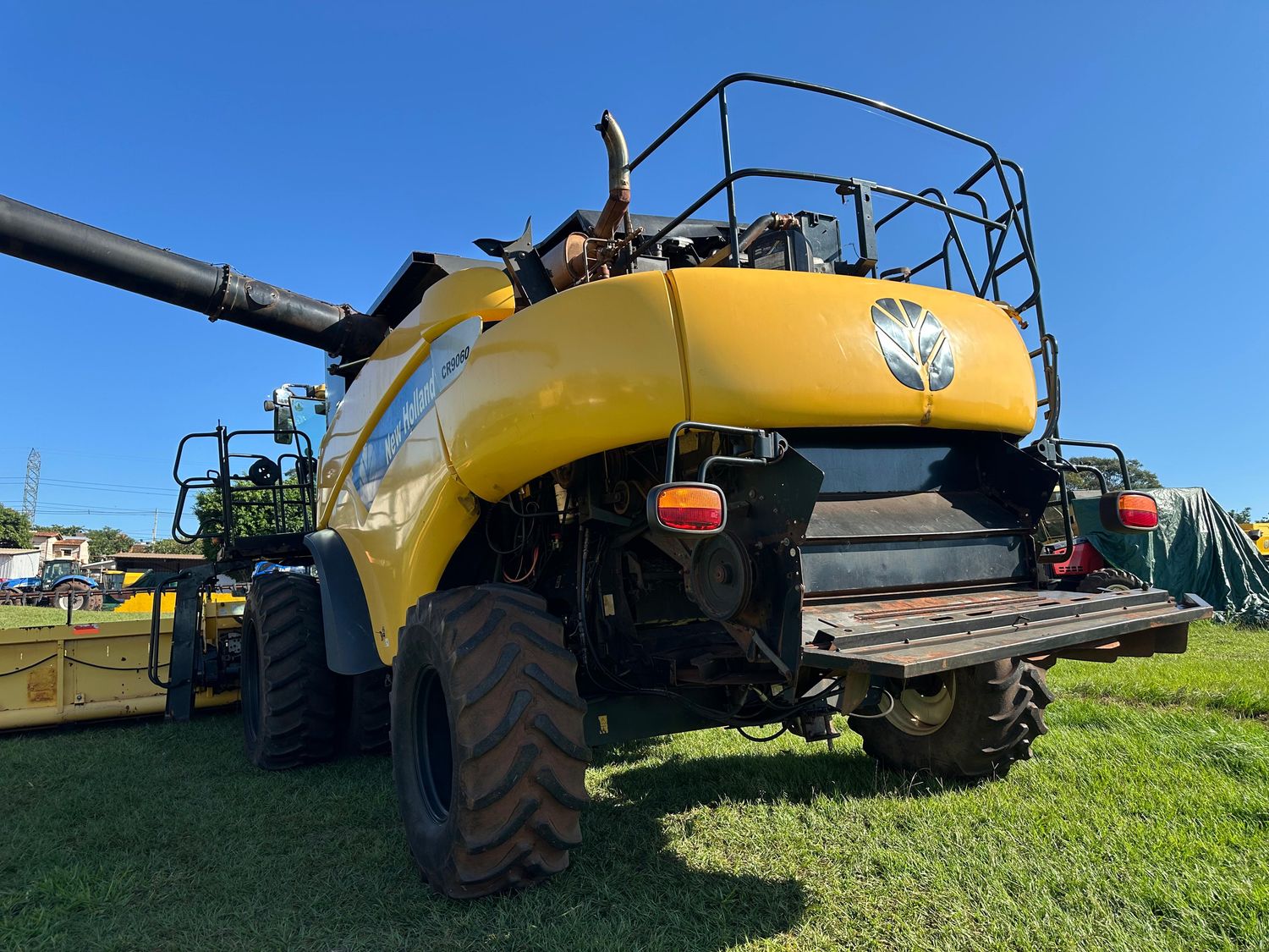 ​Cosechadora New Holland CR 9060 2.011