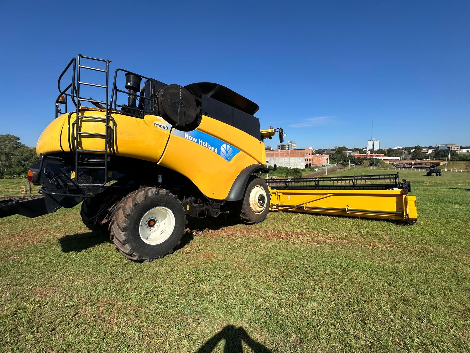 ​Cosechadora New Holland CR 9060 2.010