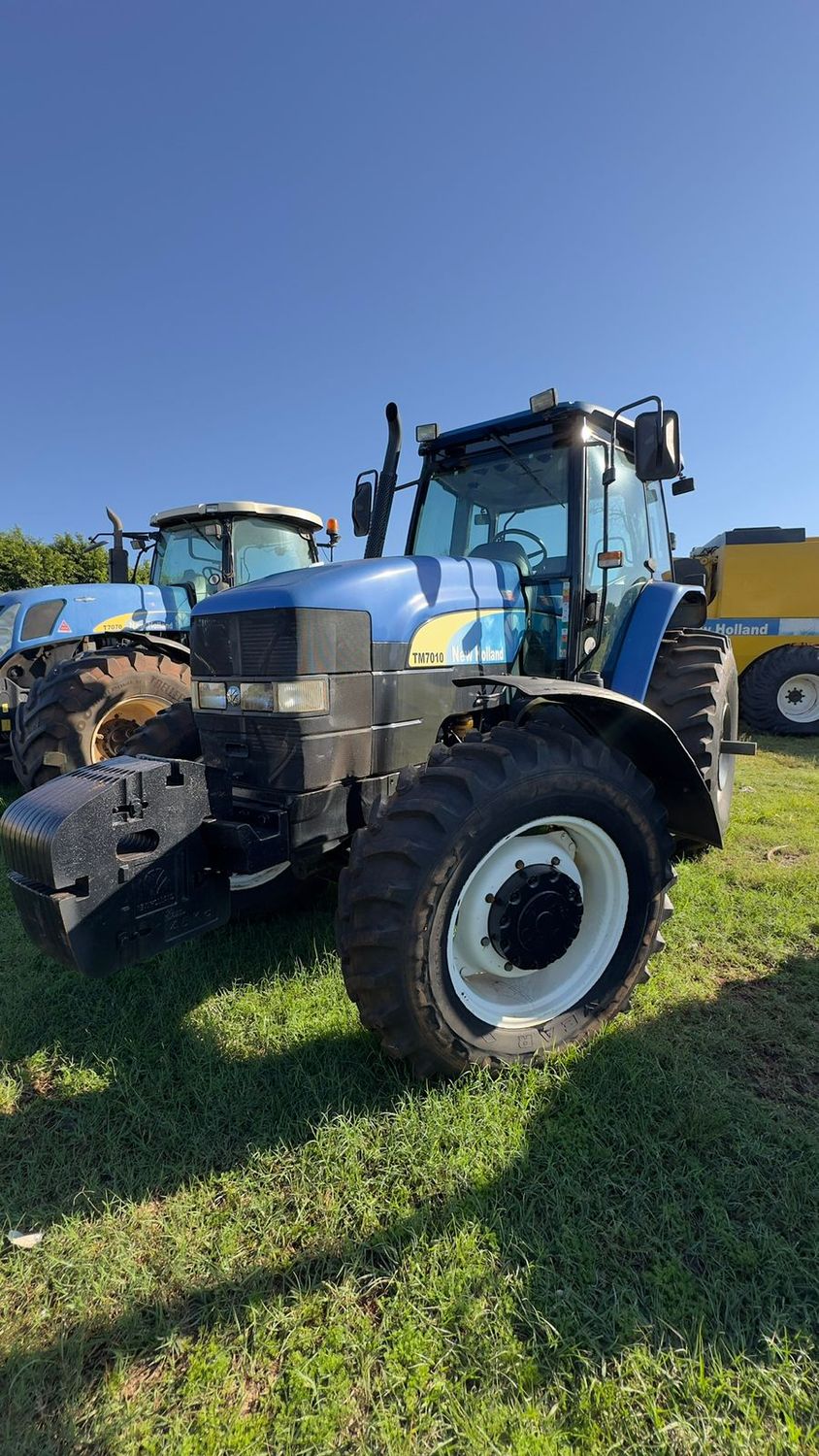 Tractor New Holland TM 7010