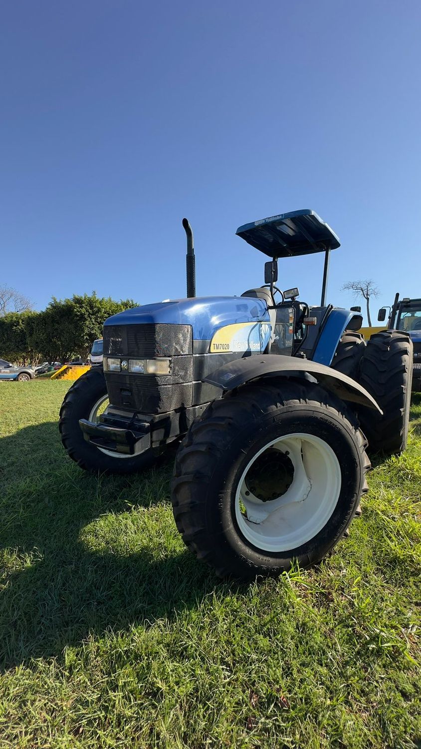 Tractor New Holland TM 7020