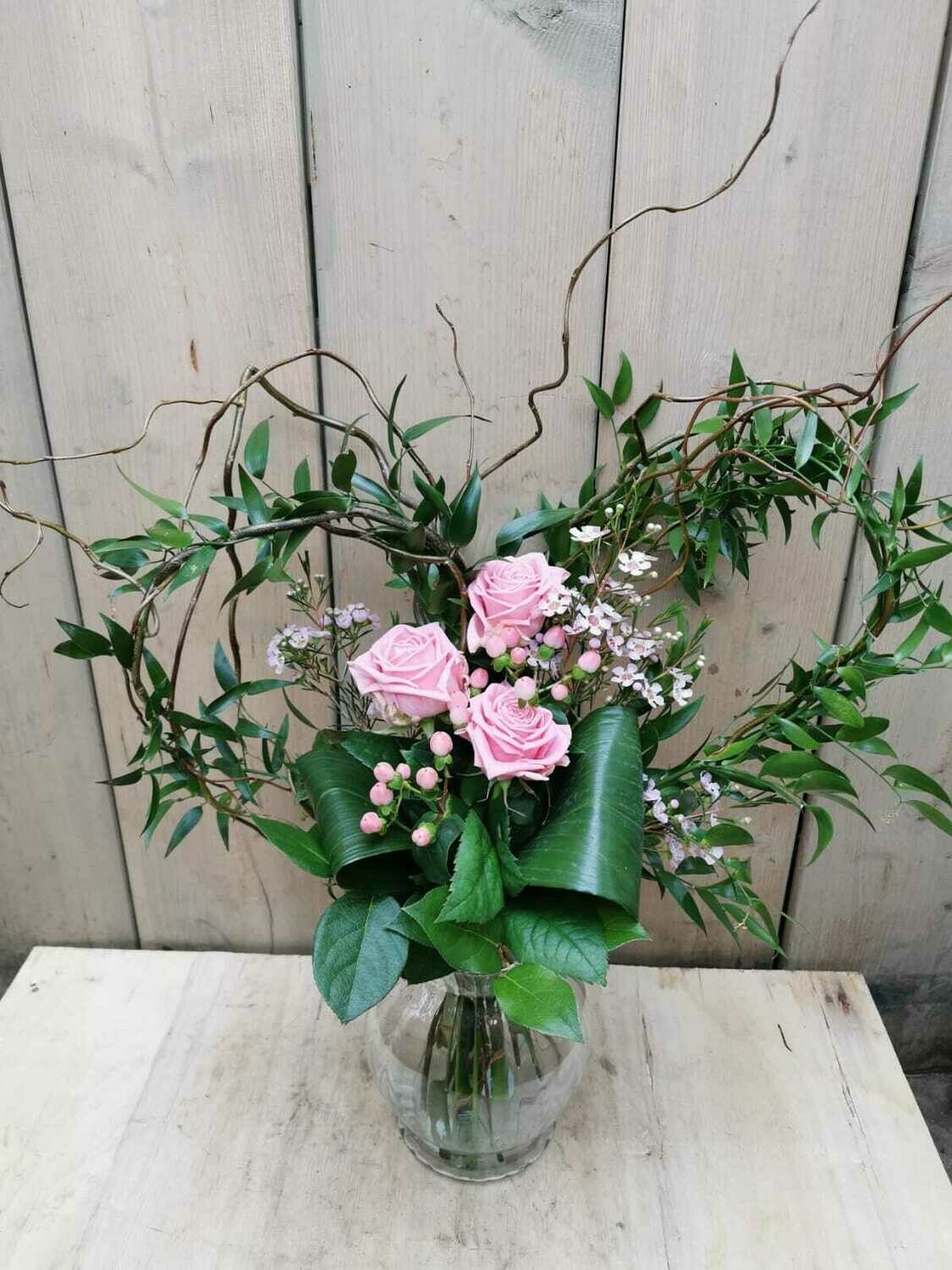 Herzblatt mit bunten Rosen