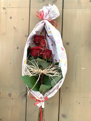 Bonbon – Strauß mit roten Rosen