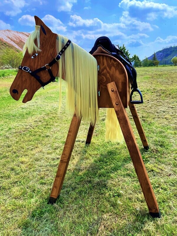 "Texas" C - blonde Mähne, schwarzer Sattel und Halfter