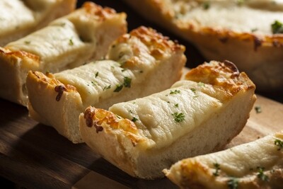 Nr.F-1 Pizzabrot mit Tzatziki und Käse