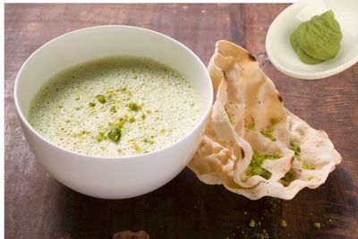 i1 Papadums mit 4 Chutney