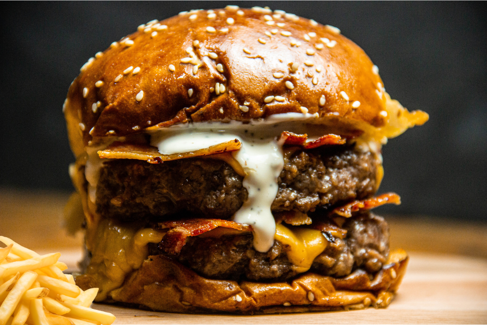 Nr. 63 Smash Burger Doppeldecker mit Pommes