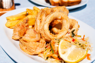 Nr.101 Calamari Fritti  mit Pommes