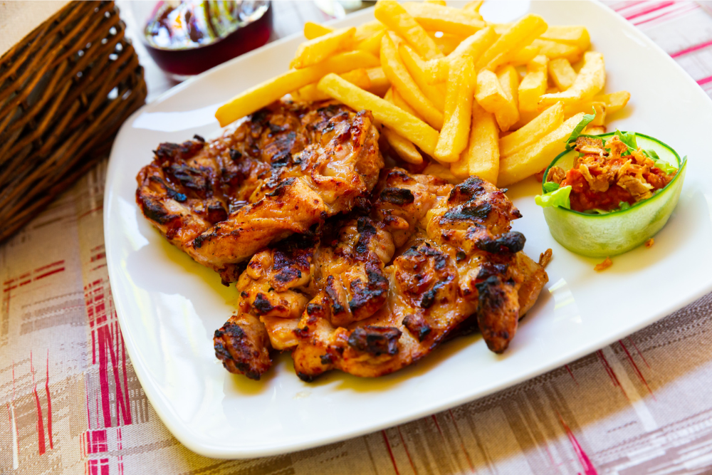 Nr.101 Gebratenes Hühnerfleisch  mit Pommes