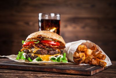Nr. 60 Smash Burger Simpel mit Pommes