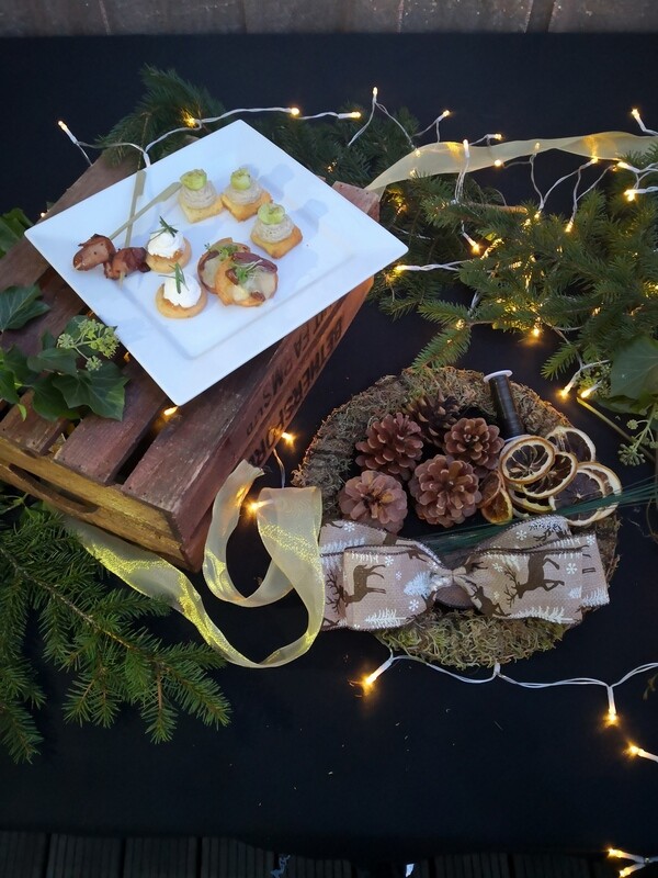 Canapes and Christmas Wreath Box