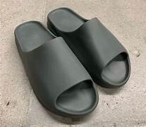 YEEZY SLIDES