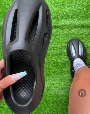 VENTED CLOGS