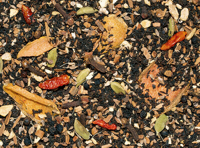 Pick your pepper with this spicy black tea chai. Chilis are left whole so you can control your spice level.