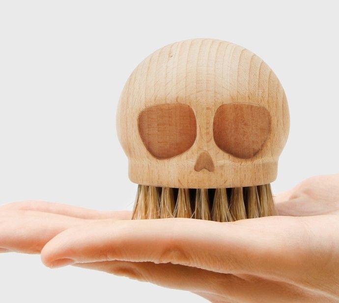 SuckUK Skull Brush