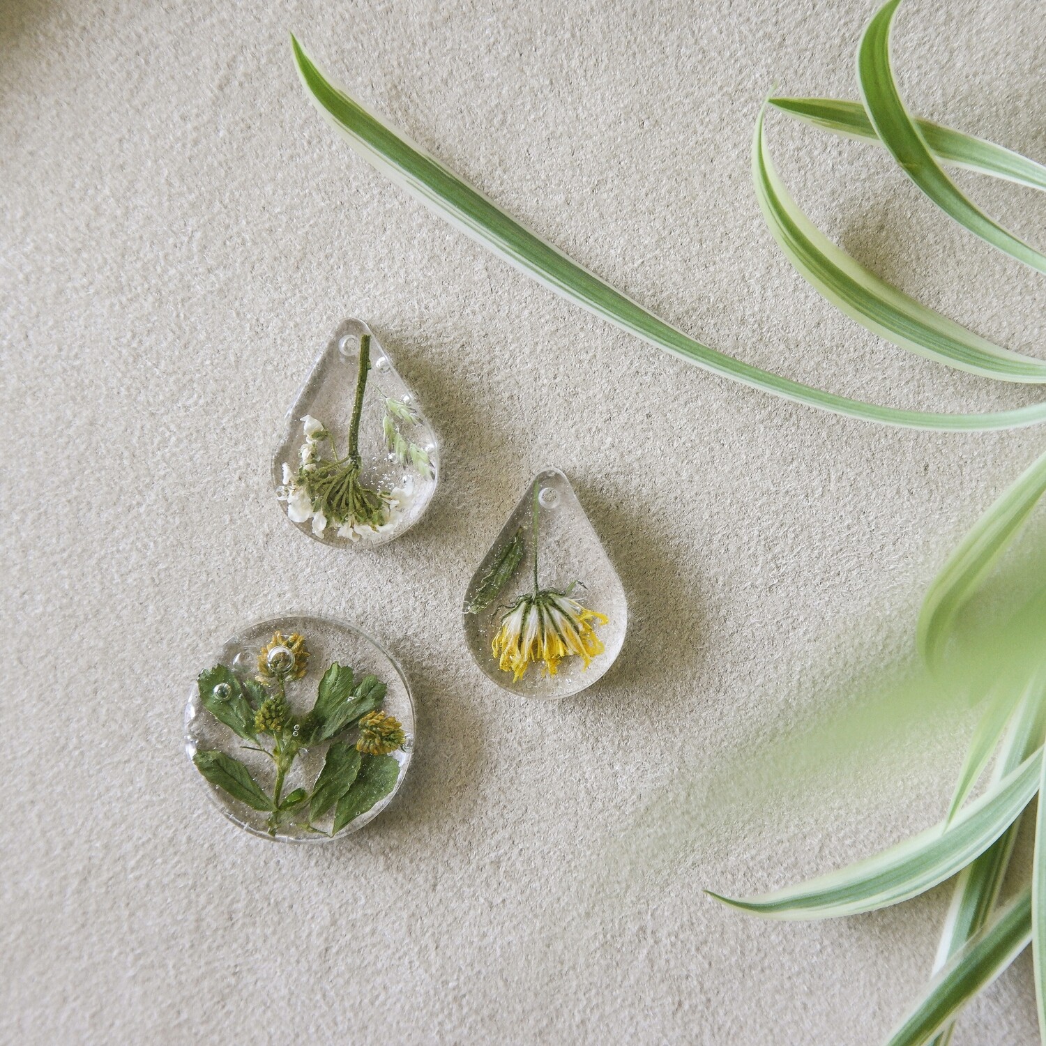 Resin workshop series: Making pendants &amp; bookmarks