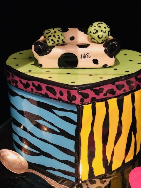 Art Deco Funk porcelain ceramic cookie Jar by Kay Bynum of Arizona. Art Deco Funk porcelain ceramic cookie Jar by Kay Bynum of Arizona.