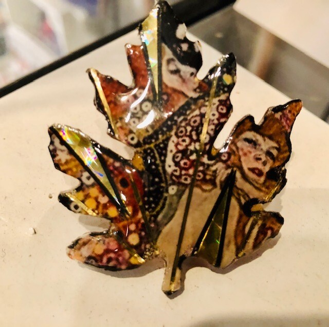 Leaf Pins with tiffany & Klimt images Leaf Pins with tiffany & Klimt images