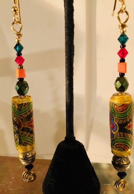 Hand-rolled Beaded earrings with crystal Hand-rolled Beaded earrings with crystal