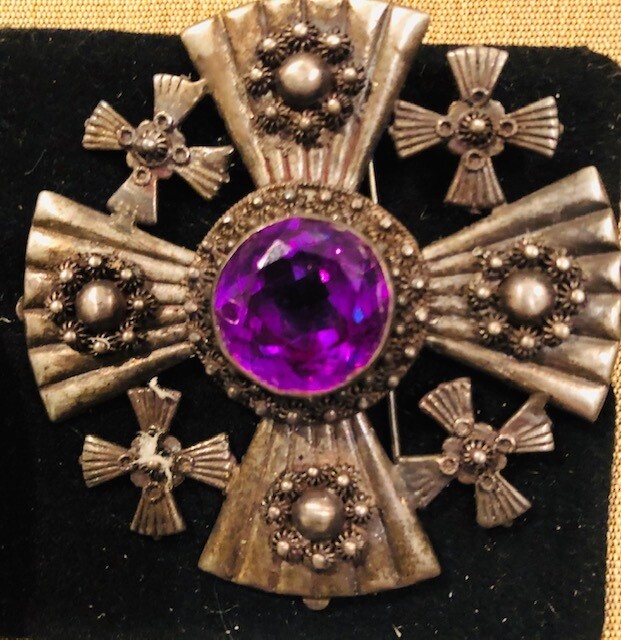 Antiques Sterling Filegre Maltese Cross
with Alexandrite faceted stone Antiques Sterling Filegre Maltese Cross
with Alexandrite faceted stone