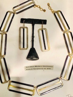 Black & Gold Abstract Gold metal Collar & earring set Black & Gold Abstract Gold metal Collar & earring set