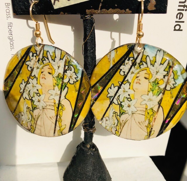 Art Nouveau Klimt Earrings in Gold Art Nouveau Klimt Earrings in Gold