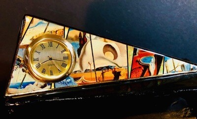 Mini Dali Traingle Clock
