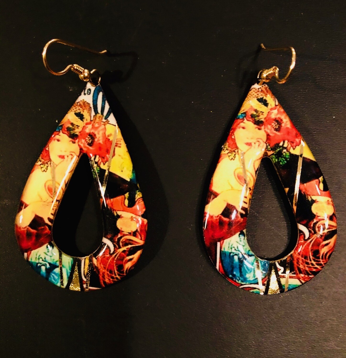 Art Nouveau Tear Drop Oval