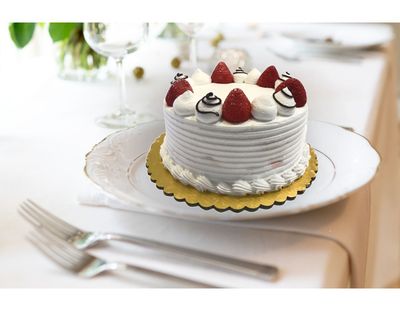 Whip Cream Cake - Strawberries Whip Cream Cake - Strawberries