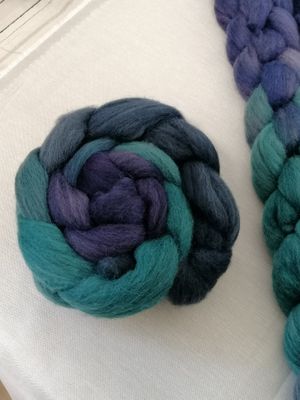 CORRIEDALE SPINNEFIBER - Håndfarget 93
