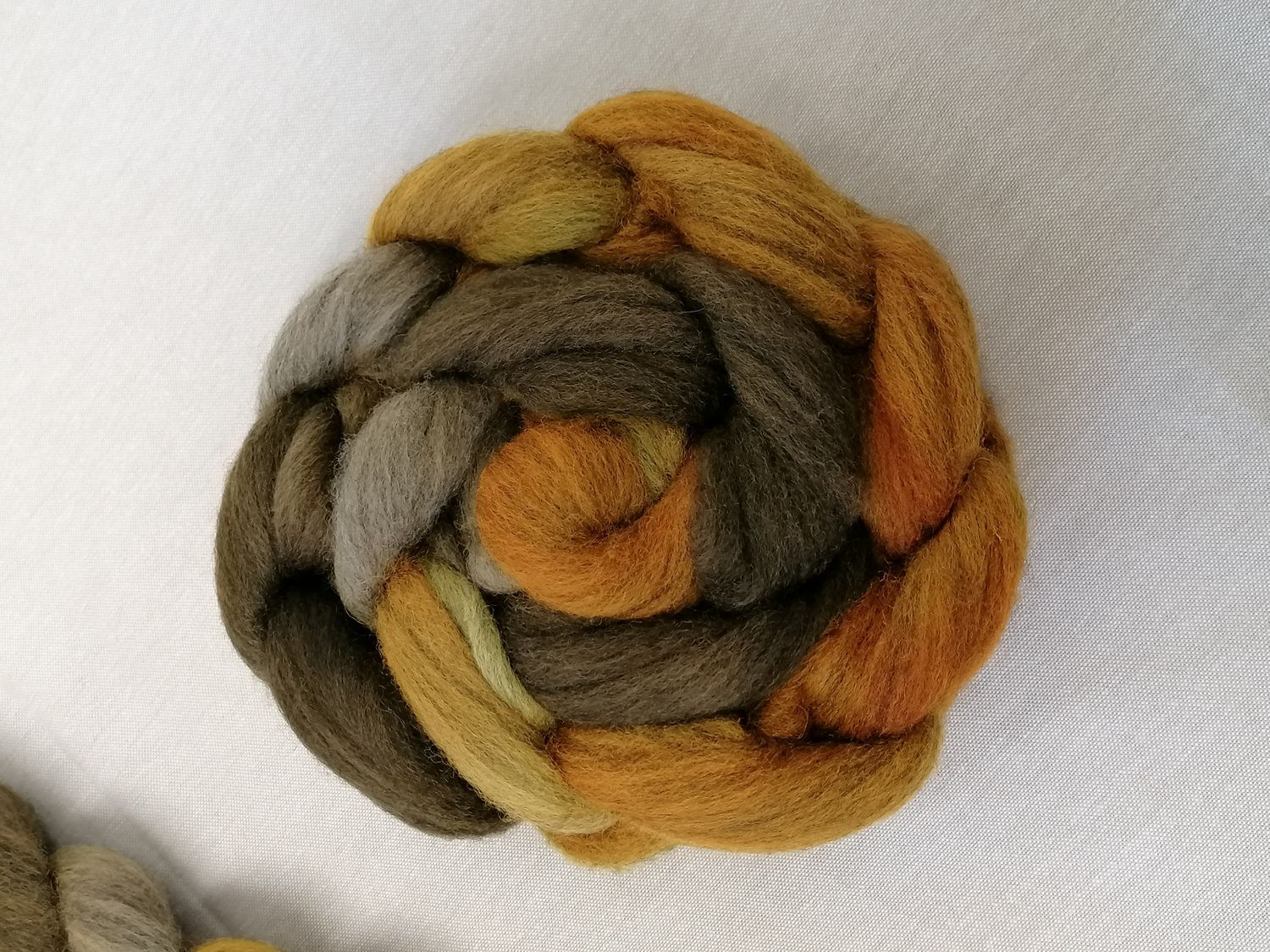 CORRIEDALE SPINNEFIBER - Håndfarget 96