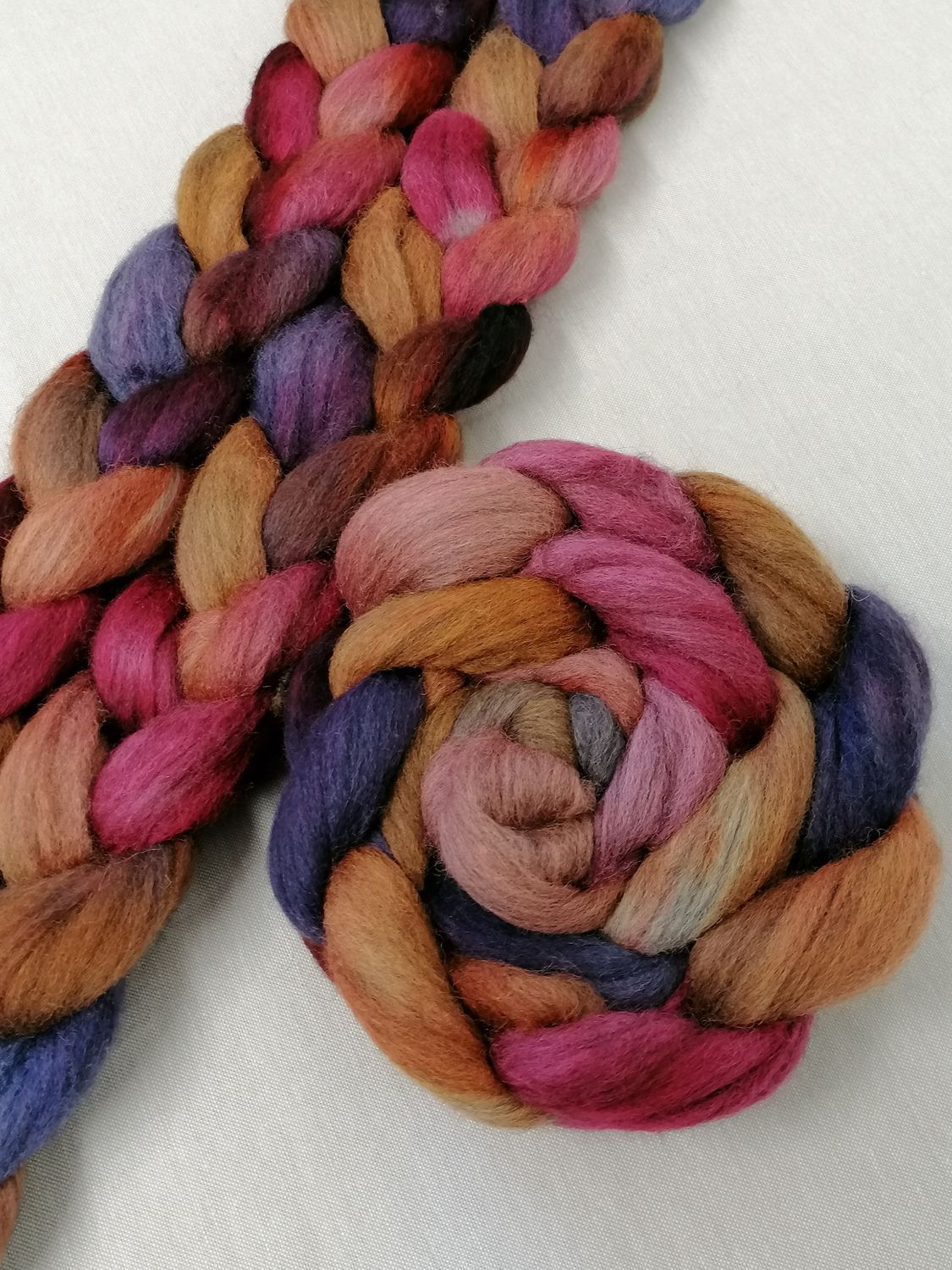 CORRIEDALE SPINNEFIBER - Håndfarget 101