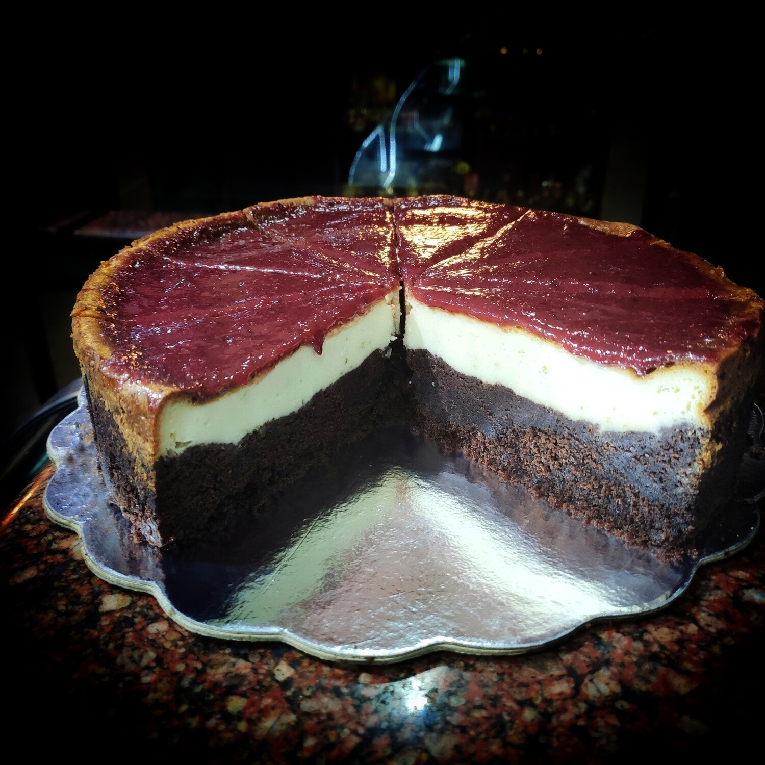 Cheesecake de Brownie con Sirope de Fresa