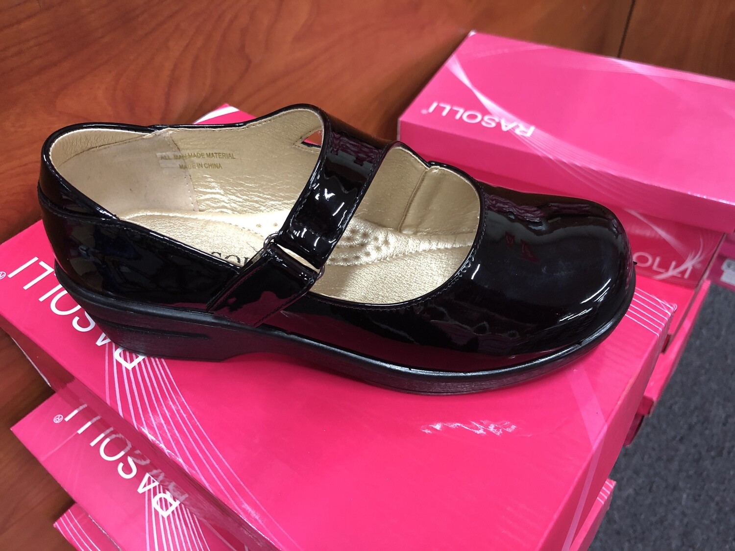 nursing shoes size 11